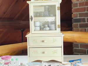 lot 403 image: Vintage Doll Size Cupboard & Contents