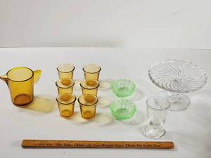 lot 453 image: Vintage Doll Size Glassware