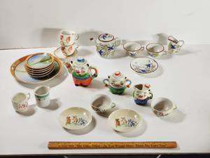 lot 456 image: 3 Little Pigs Figurines & Dish Lot