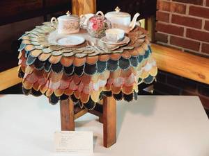 lot 412 image: Vintage Doll Size Tea Set & Table