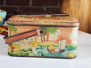 lot 413 image: Vintage Tin Toys