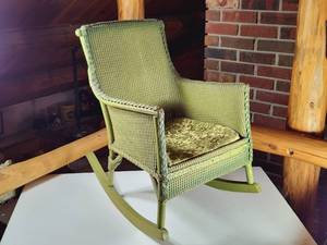lot 417 image: Antique Child Size Wicker Rocking Chair