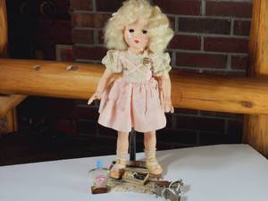 lot 437 image: Vintage Toni Doll