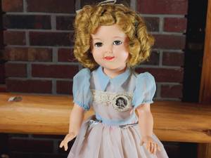 lot 439 image: 1957 Shirley Temple Doll & Mug