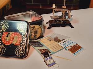 lot 474 image: Toy Sewing Machine & Antique Singer Box