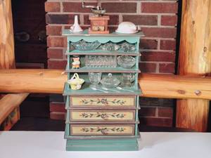 lot 476 image: Cupboard