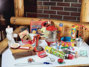 lot 442 image: Vintage Toy Tin Phone & Wash Machine with Wringer, Iron & More