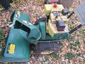 John Deere snowblower, 1032 dual st...