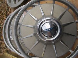 Hub cap set f four, Chev 13...