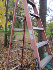 Louisville 8ft step ladder...