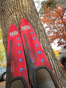 Water skis, Excel 67...