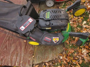 John Deere trim mower JS63C, self p...