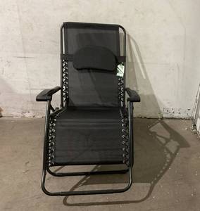 lot 16 image: Caravan Sports Infinity Oversized Zero Gravity Chair, Black