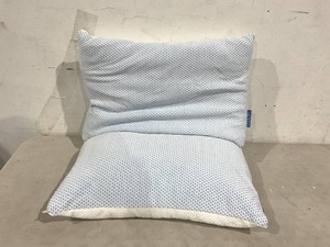 lot 355 image: Bravbowerry Set of 2 Standard Size Cooling Shredded Memory Foam Pillow