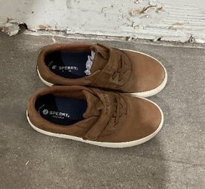 lot 240 image: Sperry Spinnaker Childrens 12M Sneaker