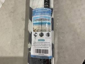 lot 389 image: Sunnyglade 9ft Patio Umbrella - BlueWhite