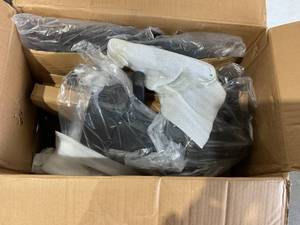 lot 79 image: CAPOT Big and Tall Office Chair 400lbs Capacity - Black