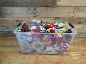 lot 50 image: Large Lot of Christmas Ornaments