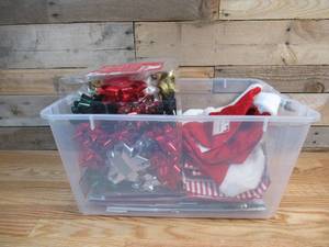 lot 57 image: Lot of Christmas Items