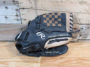 lot 152 image: Rawlings Childrens 10-12 inch Glove