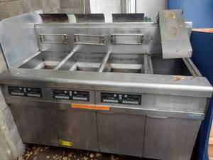 FRYMASTER 3 BAY DEEP FRYER