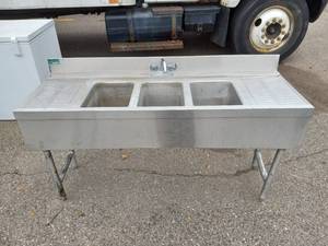 STAINLESS STEEL 3 SECTION SINK