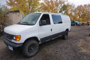 lot 5 image: 2006 Ford E-350 XL Super Duty Cargo Van