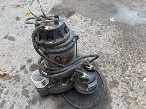 lot 23 image: 13 hp Submersible Sump Pump