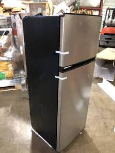 Vissani 7.1 cu. ft. Top Freezer Refrigerator in Stainless Steel Look Damaged on Top Corner Customer Returns See Pictures