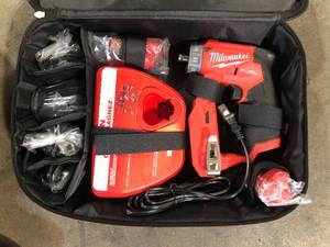 Milwaukee M12 FUEL 12V Lithium-Ion Brushless Cordless 4-in-1 Installation 38 in. Drill Driver Kit with 4-Tool Heads Customer Returns See Pictures