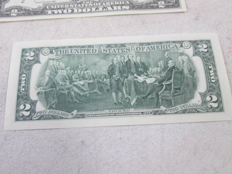 (CNTR) 6 - $2 Dollar Bills - Serial...