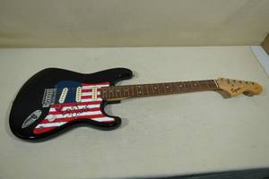lot 3 image: Fender Squier Strat Affinity Series Electric Guitar
