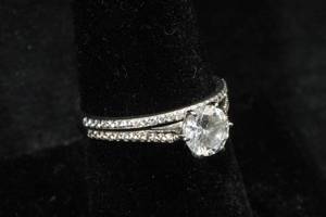 lot 24 image: Sterling Silver Ladies Wedding Ring Set