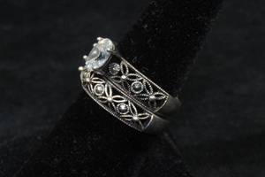 lot 28 image: Sterling Silver Ladies Wedding Ring Set