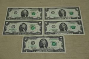 lot 40 image: 5 Uncirculated Sequential US $2 Bills