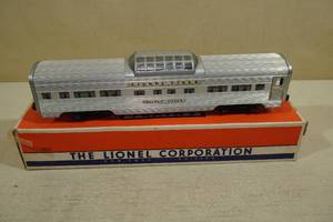 lot 55 image: Vintage Lionel O-Gauge No 2532 Illuminated Astra-Dome Car with Original Box