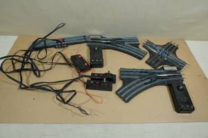 lot 58 image: Assorted Vintage Lionel O-Gauge Model Train Switches