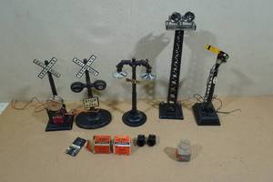 lot 59 image: Vintage Lionel O-Gauge Model Train Accessories