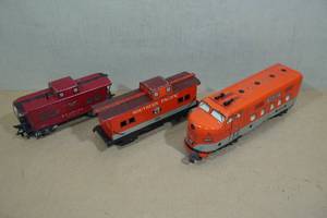 lot 60 image: Vintage Marx Pressed Tin Locomotive with Cars