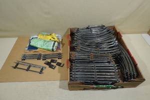 lot 64 image: Vintage O-Gauge Tracks -32 Straight, 40 Curved