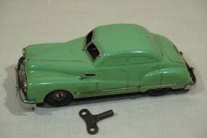 lot 72 image: Vintage Schuco Gama 100 Tin Windup Toy Car with Key