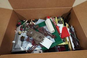 lot 88 image: Plasticville USA Model Train Buildings