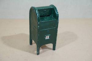 lot 93 image: Cast Iron Mailbox Coin Bank