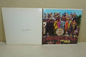lot 103 image: 2 Beatles Vinyl Records - Sgt Pepper, White Album
