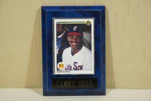 lot 121 image: 1990 Upper Deck Sammy Sosa Rookie Baseball Card