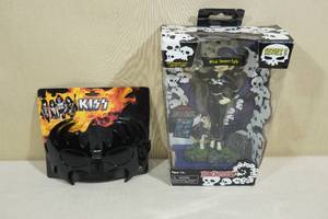 lot 139 image: Kiss Novelty Sunglasses and Begoths Mina Immortale Doll