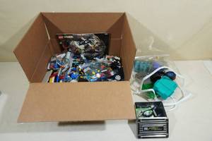 lot 155 image: Box of Assorted Legos - About 9 Lbs