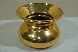 lot 191 image: Brass Tone Spitoon