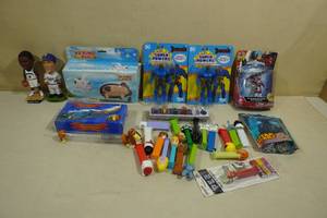 lot 196 image: Assorted Toys and Collectibles -Pez, Twins Bobble Head, Action Figures