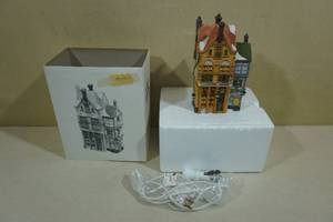 lot 210 image: Department 56 The Heritage Village Collection Porcelain Lighted Building -Counting House